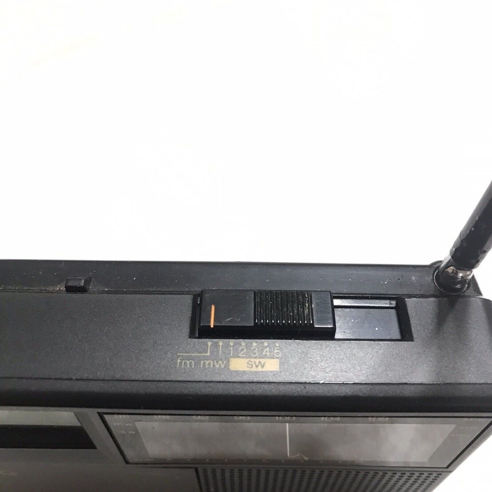 GRUNDIG TRAVELLER II PE 7-BAND FM/MW/SW TRAVEL RADIO Tested - Picture 5 of 7